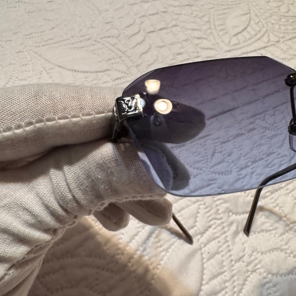 LV Color Tinted Shades - Picture 4 of 6